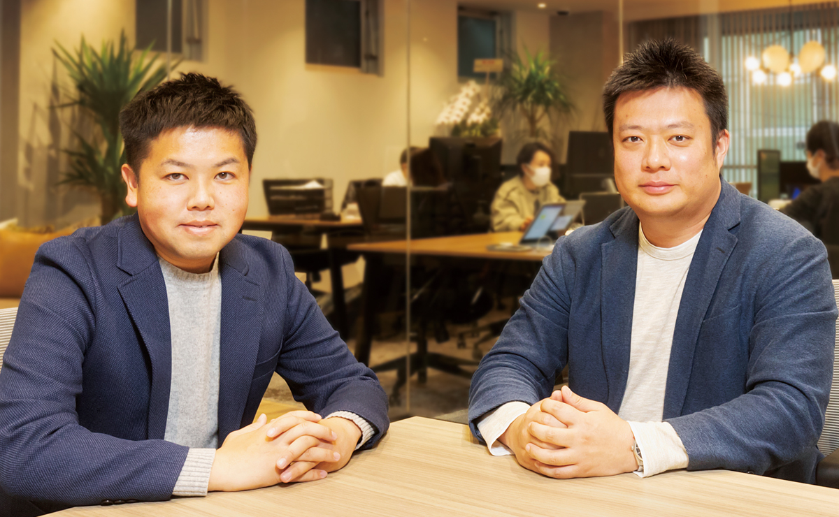 監査法人FRIQ　統括代表パートナー 公認会計士　外山 千加良 / 代表パートナー 公認会計士　佐藤 稔幸