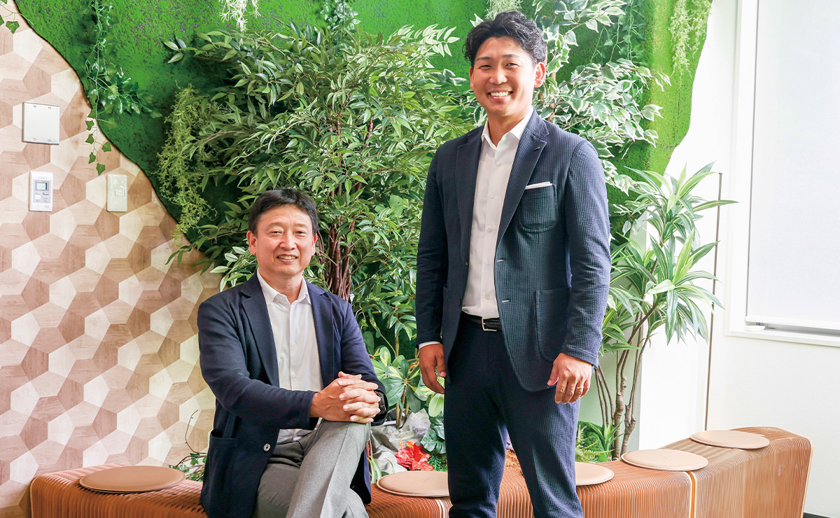 SUNS company株式会社　代表取締役会長　安友 猛 / 代表取締役社長　佐々木 駿